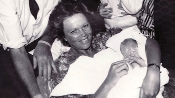 Shona Owen, recién nacida en