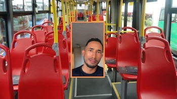 Supuesto creador de contenido rocía