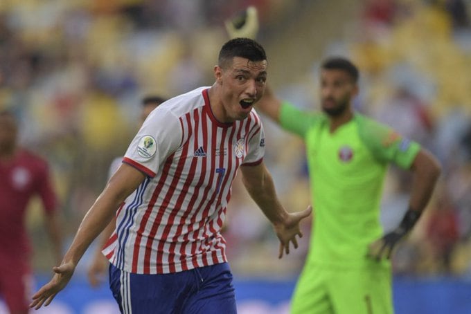 Con la selección de Paraguay llegó a cuartos de final del Mundial 2010 (Crédito: AFP)