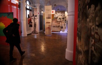 La muestra recorre distintas etapas