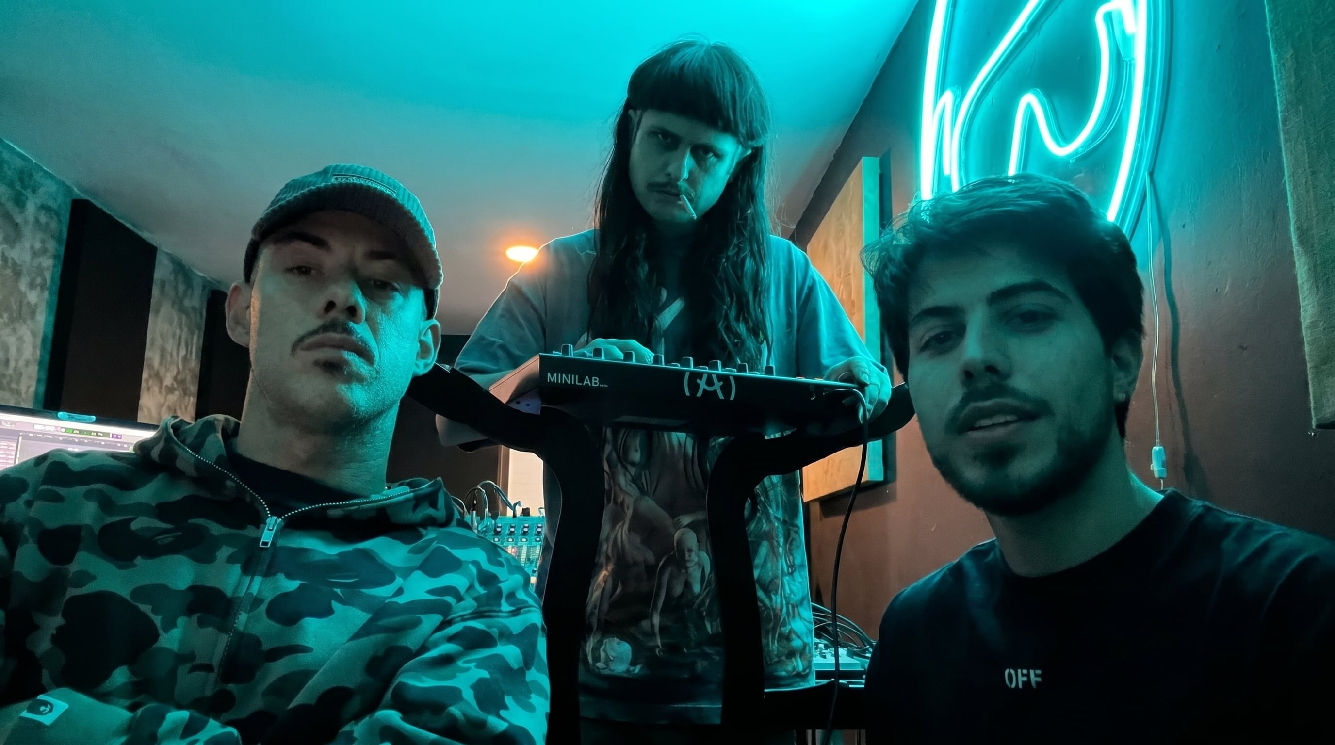 Victor Wao con Oliver Tree y Lucas Frota, dos de las víctimas fatales de la tragedia aérea (Instagram)
