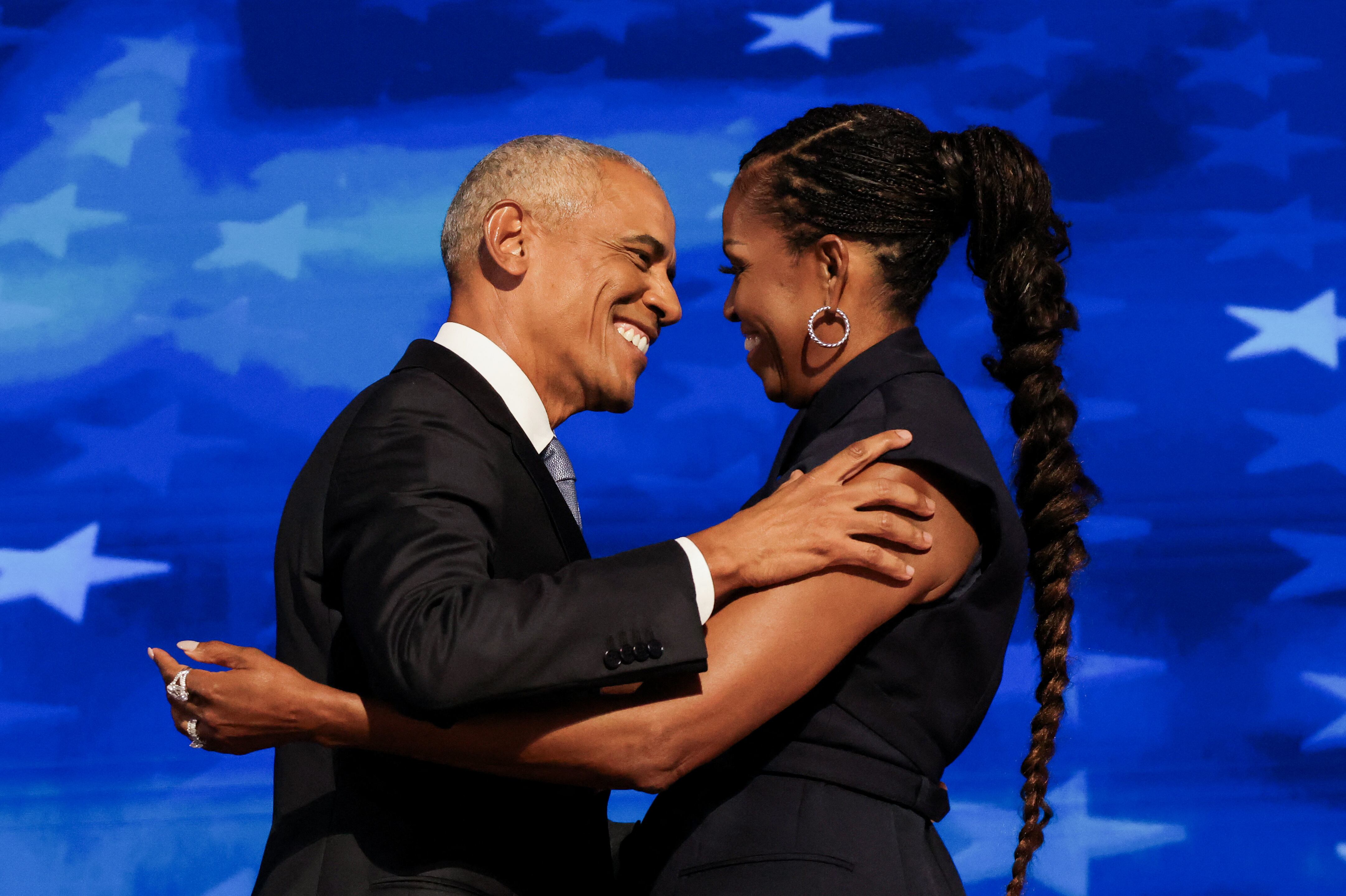 Michelle Obama niega rumores de separación con Barack Obama y asegura que resolvería cualquier problema de forma pública. (REUTERS/Alyssa Pointer)