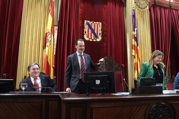 Mesa del Parlament de Baleares.