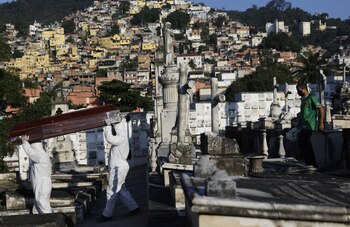 Brasil ya es el tercer país con más casos de coronavirus en el mundo, y se espera que el pico de la curva de contagios recién se de el próximo mes (REUTERS/Ricardo Moraes)