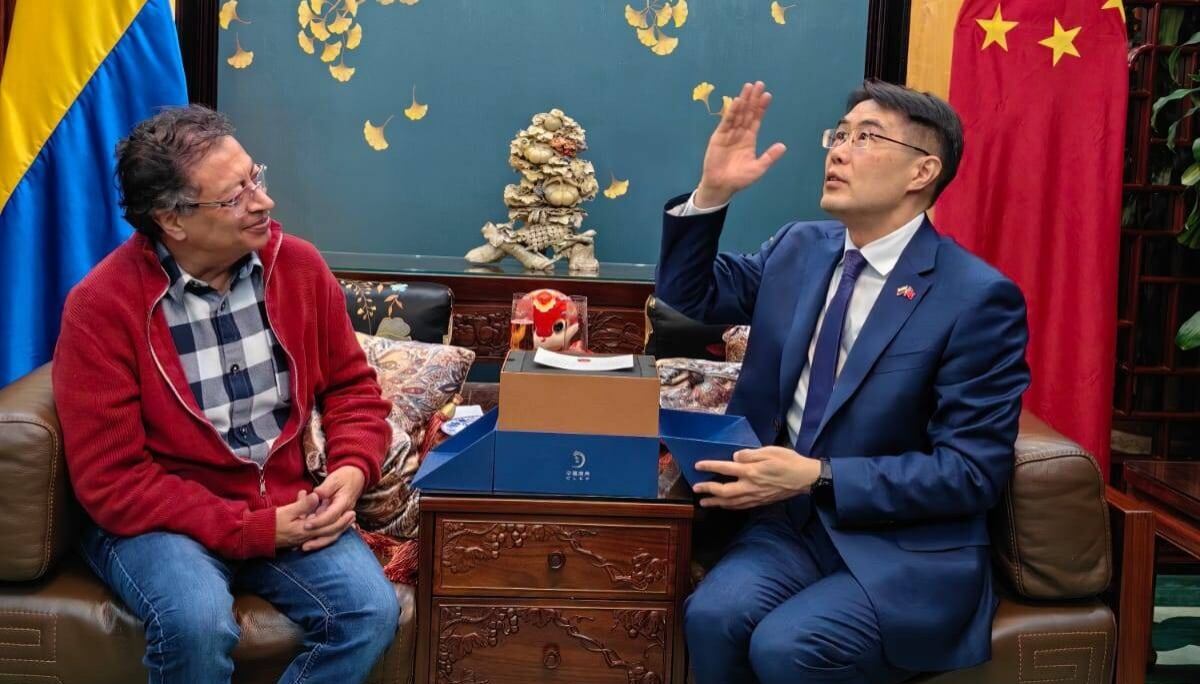 Gustavo Petro informó un acercamiento diplomático crucial con China. La futura reunión busca intensificar la cooperación en comercio, desarrollo sostenible e infraestructura para la región - crédito @petrogustavo / X
