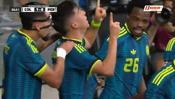 Golazo de Samuel Velásquez, a partir de un pésimo despeje de Jesús Pretell, con el que Colombia anotó 1-0 ante Perú en amistoso internacional 2026