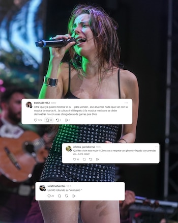 Majo Aguilar canta intensamente en el escenario con una blusa negra de tirantes y shorts oscuros. Sostiene un micrófono, lleva un brazalete plateado y el pelo mojado