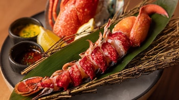 Osaka Nikkei ocupa el primer puesto de la categoría y tiene sus orígenes en una idea que los chefs Diego Herrera y Diego De la Puente concibieron durante un viaje a Bali.