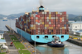 Los buques Neopanamax pueden transportar hasta 14,000 contenedores y representan uno de los principales segmentos de carga que utiliza el Canal ampliado. REUTERS/Enea Lebrun/File Photo