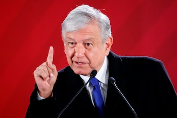 El presidente de México, Andrés Manuel López Obrador, habla durante su rueda de prensa matutina en el Palacio Nacional, en Ciudad de México (México). EFE/José Méndez/Archivo