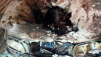 El auto destrozado, según consta