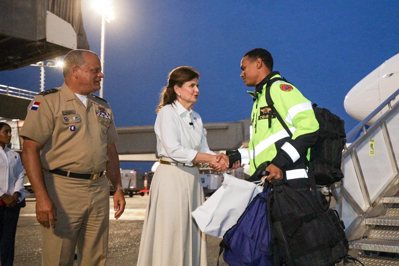 En el vuelo humanitario llegaron 50 dominicanos y 12 venezolanos con vínculos con dominicanos que se encontraban en territorio venezolano. (Cortesía: Ministerio de Relaciones Exteriores)