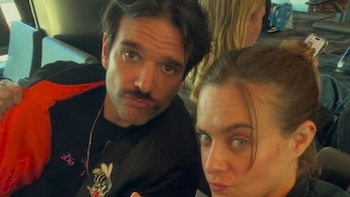 Imanol Arias y Pastora Vega se convierten en abuelos: su hijo Jon y la actriz Alba Ribas, padres de su primer hijo