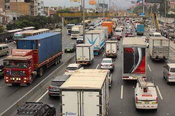 Directivos de las terminales concesionadas en el Callao advirtieron que persisten colas de hasta 13 kilómetros de camiones en las vías adyacentes al puerto (Foto: Shutterstock)