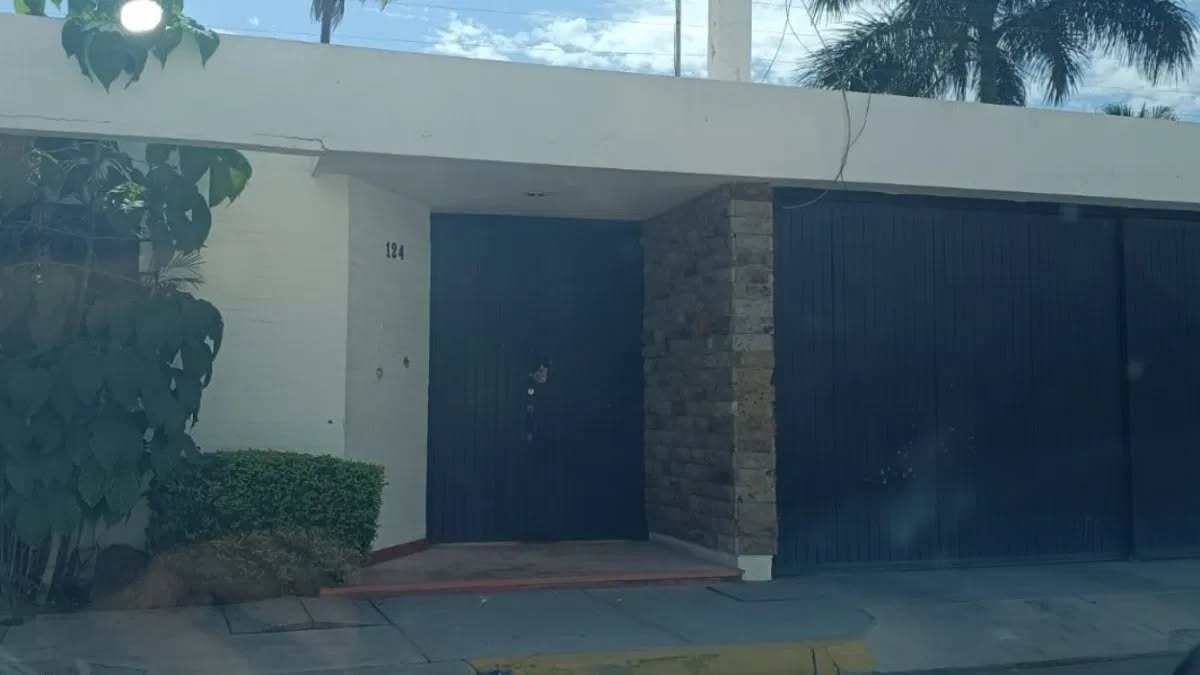 Un inmueble que funcionó como casa de campaña de Rubén Rocha Moya fue atacado a balazos en la colonia Chapultepec de Culiacán. Crédito: Redes Sociales