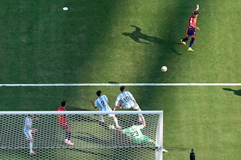 Ferran Torres anota en la final de la Copa del Mundo ante Argentina. (AP Foto/Matt Slocum)