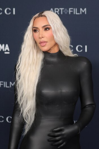 Kim Kardashian posa en la