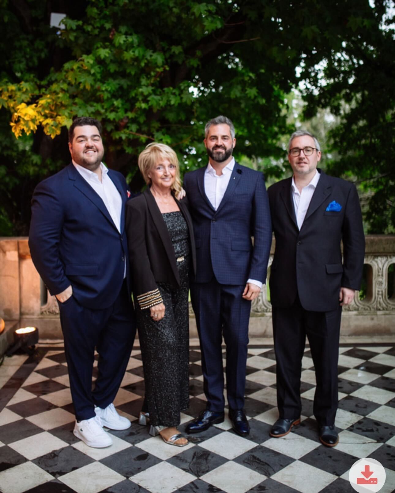 Darío, su mamá y sus hermanos en un evento (Foto: Instagram)