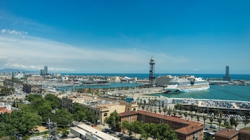 Subastan un centro comercial en Barcelona que nadie quiere: situado en una de las zonas más turísticas de la ciudad, pero con una “degradación importante”
