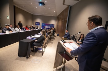 Durante la primera reunión se