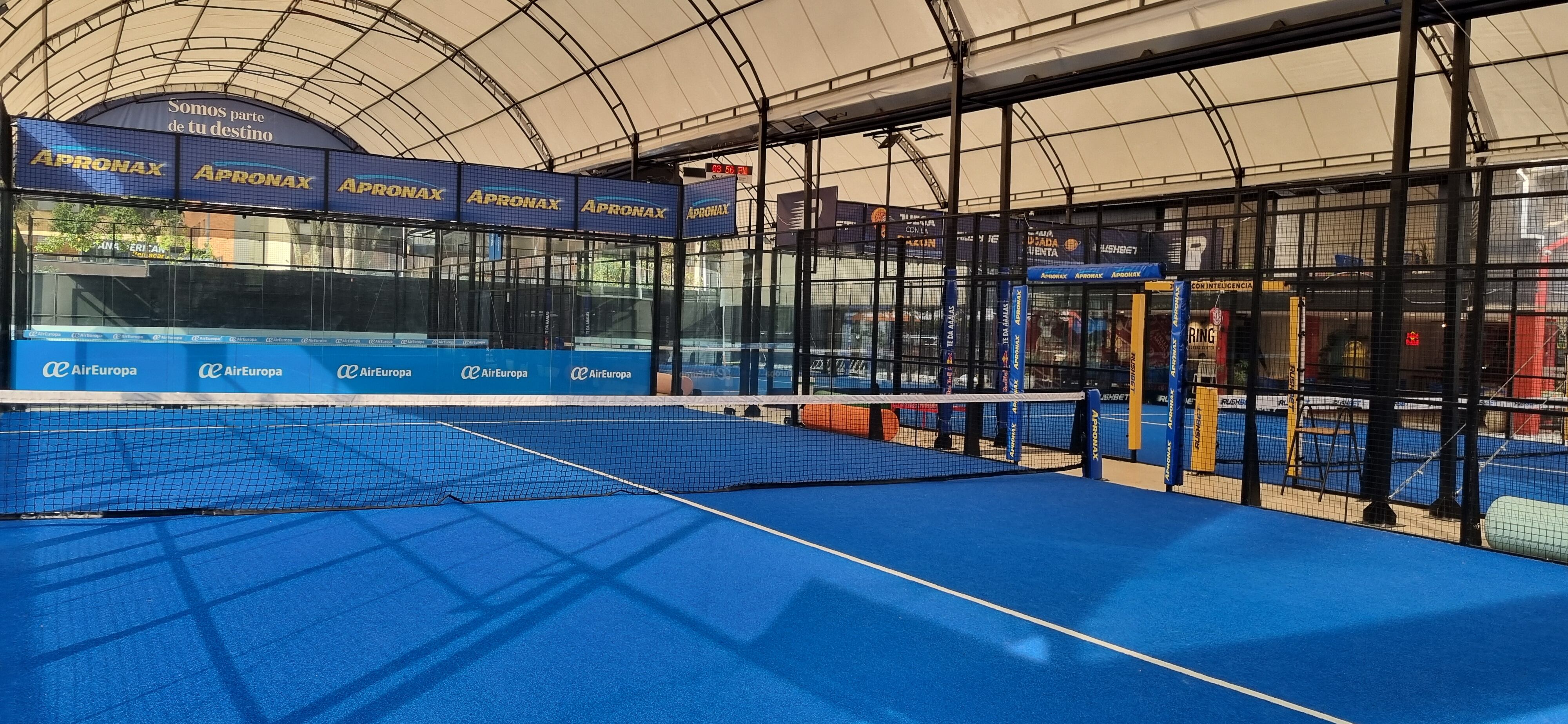 El pádel en Colombia es un deporte que creció a gran escala en las principales ciudades como Bogotá, Medellín y Cali - crédito Carlos Pulido y Leandro Bernal / Infobae Colombia