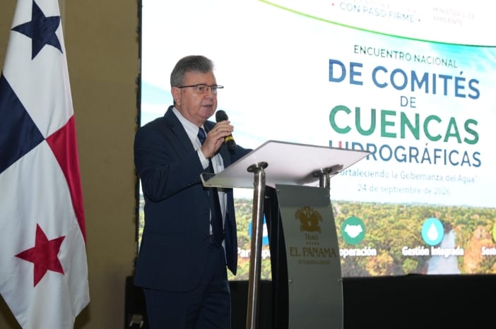 El ministro encargado de Ambiente, Oscar Vallarino, destacó el papel de las cuencas hidrográficas en la vida y el desarrollo del país. (Cortesía)