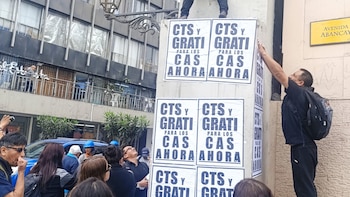 Trabajadores CAS toman Plaza Francia