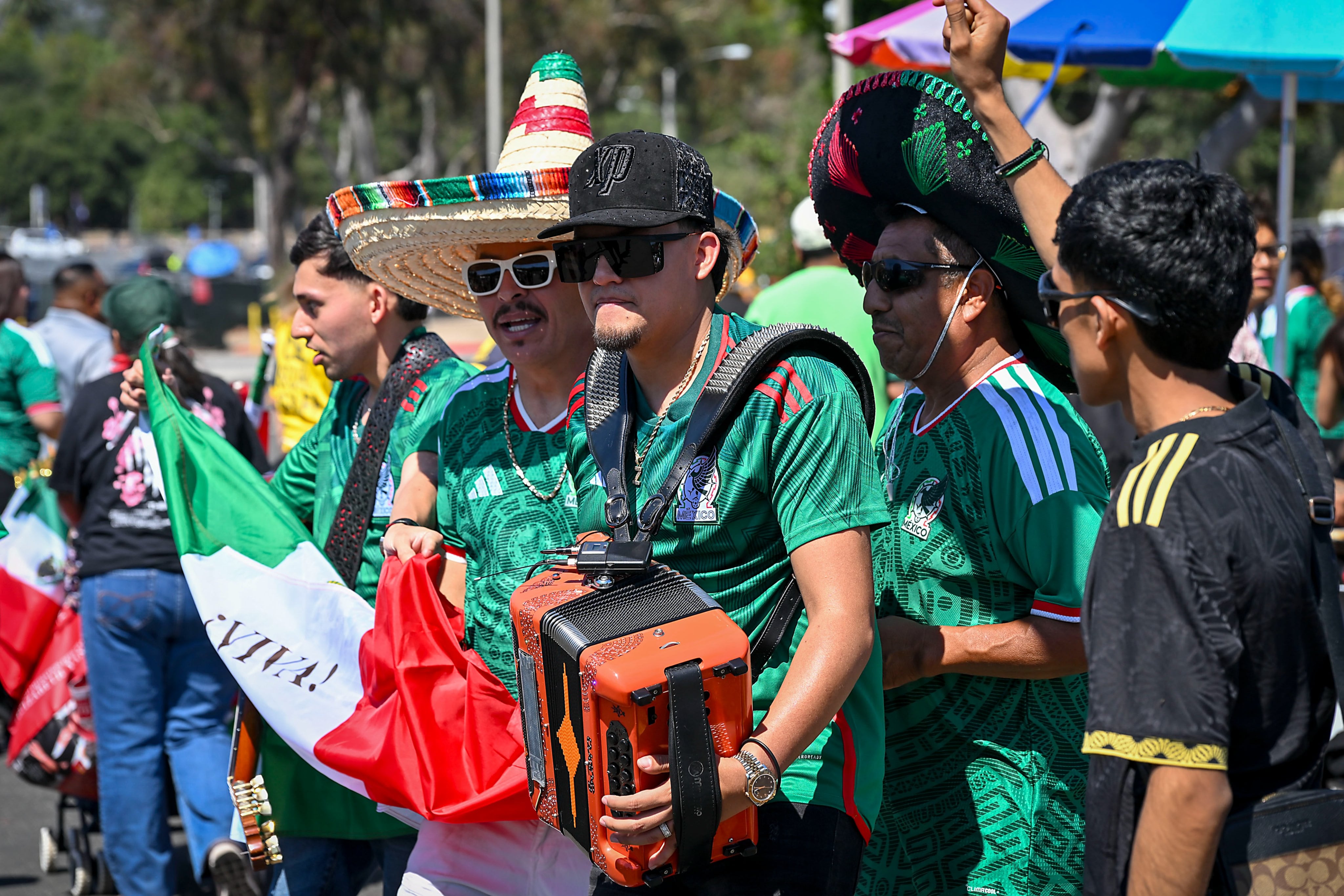 Aficionados mexicanos esperan por el encuentro amistoso de Colombia vs. México en Baltimore - crédito @miseleccionmx/X