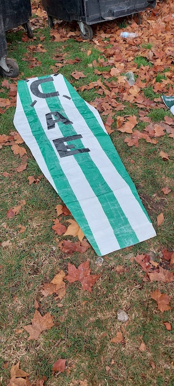 El ataúd de papel que