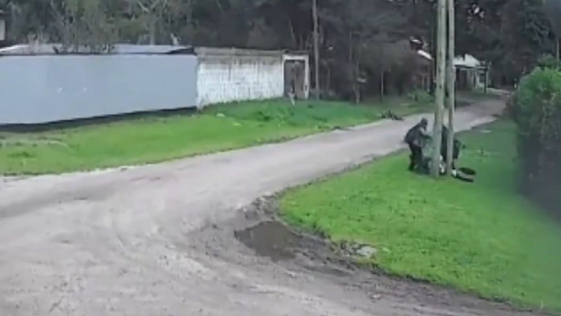 Un motochorro atropelló y atacó a golpes a una mujer para robarle en Mar del Plata