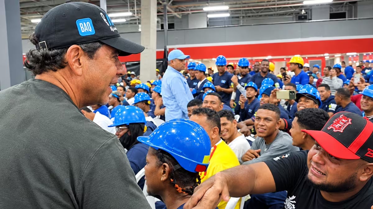Char anunció un mural en el estadio Metropolitano de Barranquilla con los nombres de los obreros que lo remodelan