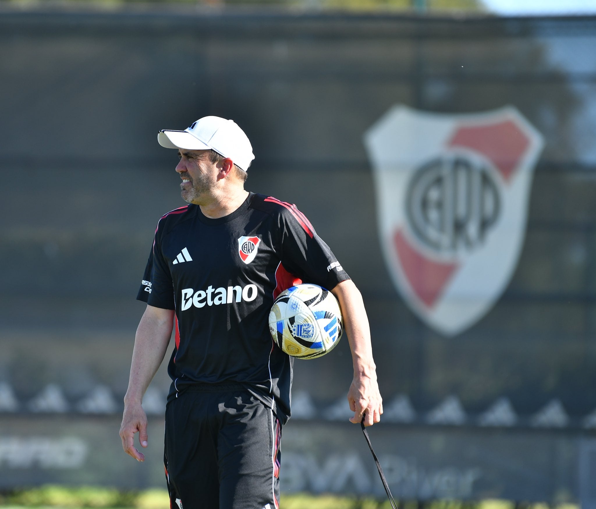 Coudet, al frente de la práctica en el River Camp