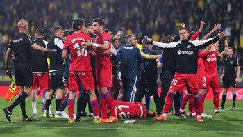 Escandaloso final entre Cádiz y Getafe en España: un jugador argentino podría recibir una grave sanción