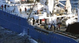 Vidas en juego, amenazas de muerte y 47 días secuestrados en un barco por piratas: el infierno vivido por los marineros del Alakrana