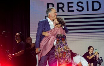 Yamandú Orsi tras los primeros resultado oficiales (REUTERS/Mariana Greif)
