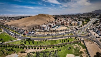 Una vista aérea panorámica revela