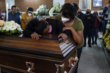 El reportero y locutor en