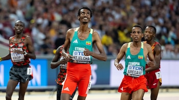 El etíope Yomif Kejelcha recupera el récord del mundo de medio maratón