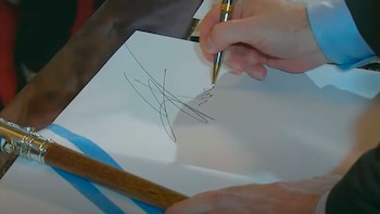 La firma del presidente en