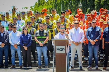 Más de 15 mil elementos participarán en el operativo del MOPT y el VMT para control, prevención y respuesta ante emergencias en todo El Salvador. (Foto cortesía Secretaría de Prensa)