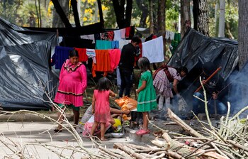 Indígenas del Chocó se alimentan