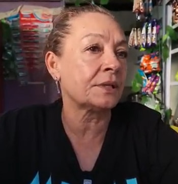 El periodista charló con una de las vecinas que está en el Barrio San Fernando-crédito Juan C. Cortés - Periodista/YouTube