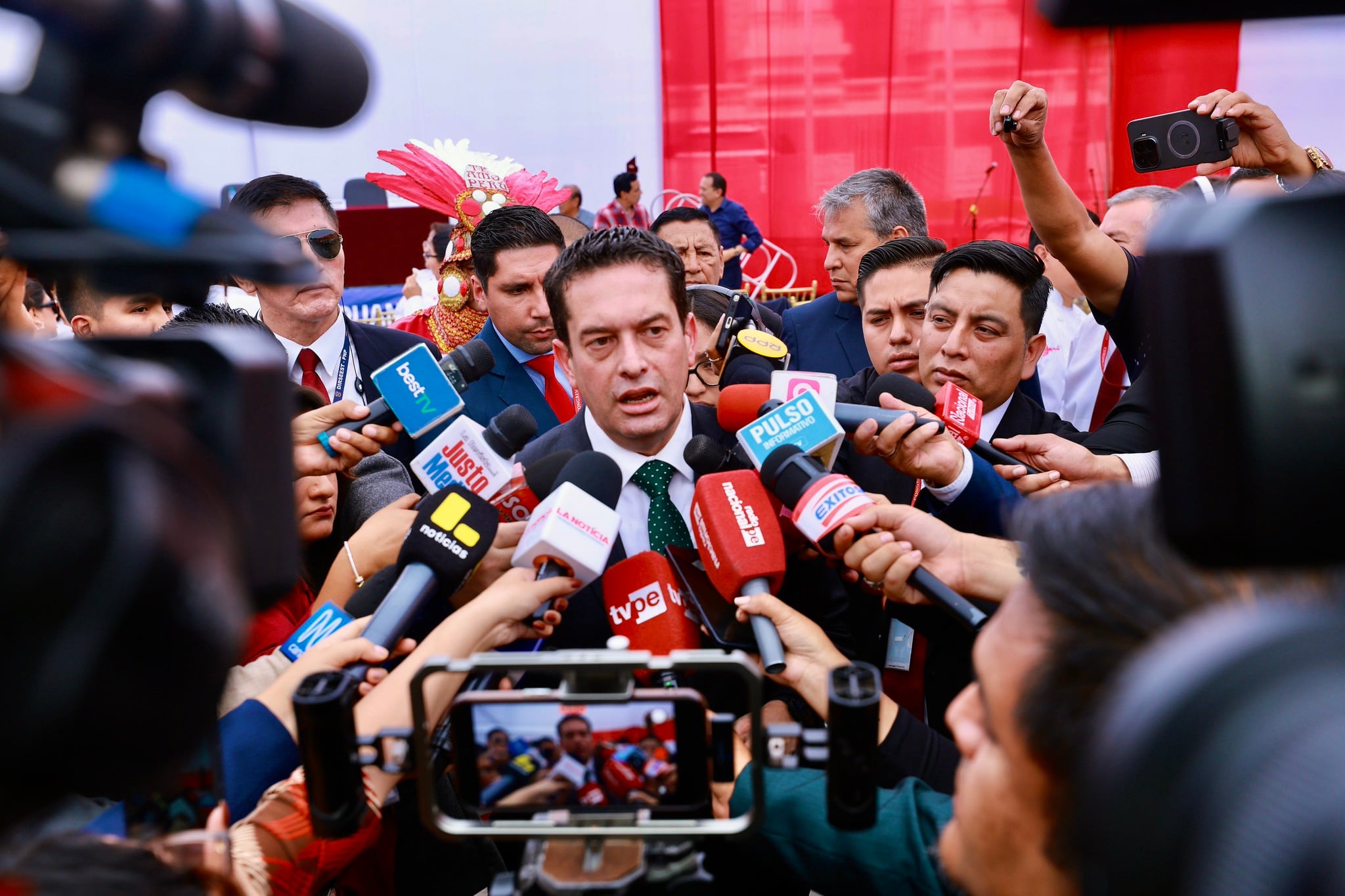 Miguel Torres pidió “prudencia y responsabilidad” a la Comisión de Constitución ante el predictamen que plantea archivar las facultades solicitadas por el Ejecutivo