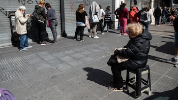 Colas en banco en Avellaneda - Coronavirus jubilación