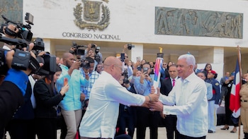 República Dominicana: El presidente del Senado recibe la antorcha de los Juegos Centroamericanos y del Caribe