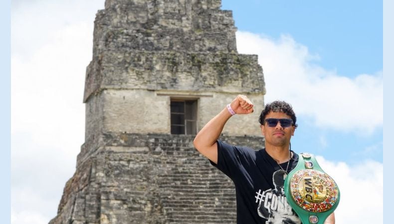 El Congreso de Guatemala concedió un aporte económico a Lester Normandy Martínez por logro de títulos internacionales de boxeo. (Cortesía: Lester Martínez)