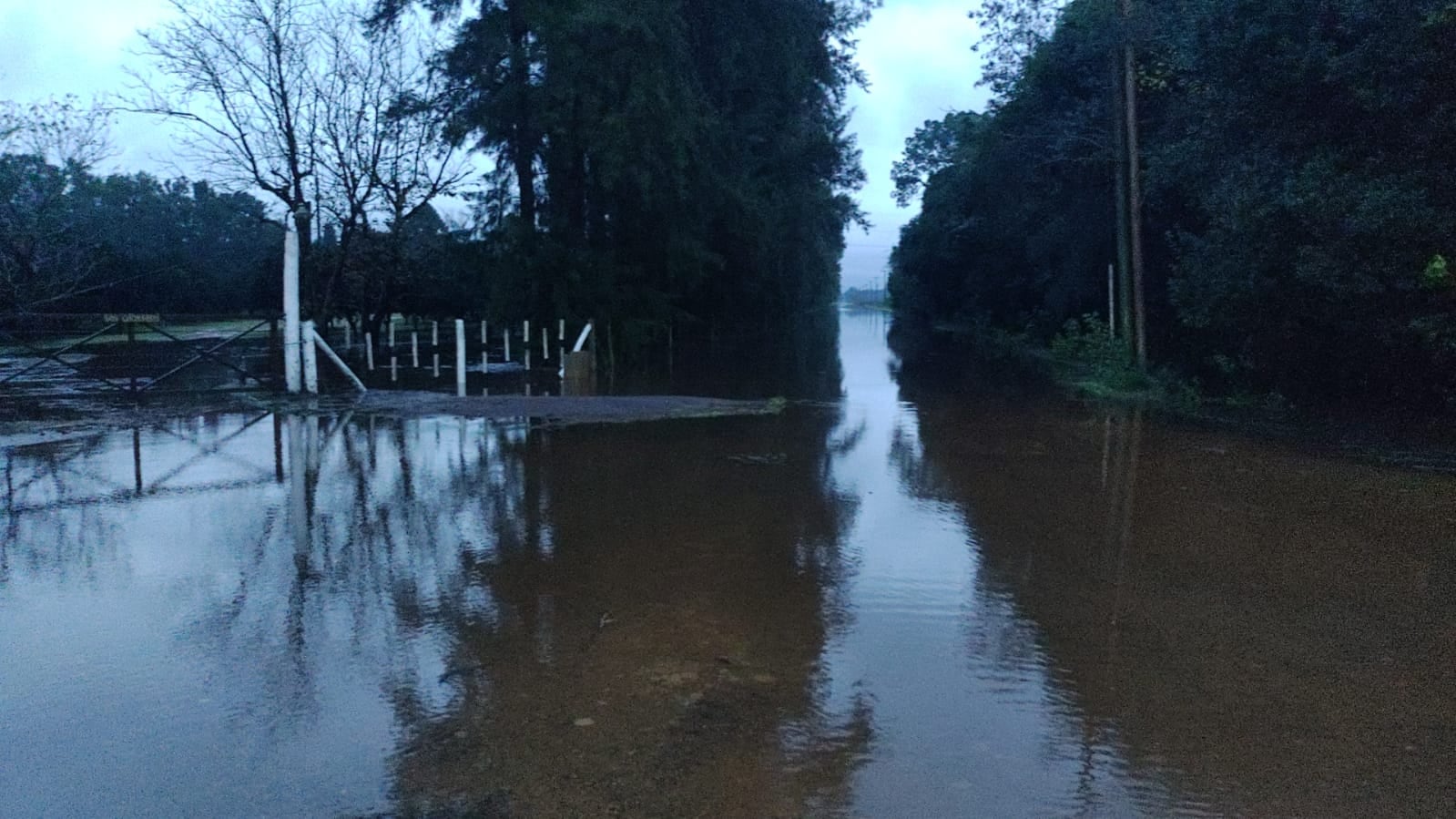 Inundación en un camino de Baradero (Sociedad Rural de Baradero)