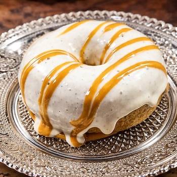 Donut de carrillá con glaseado de queso de cabra (Instagram / @besanatapas)