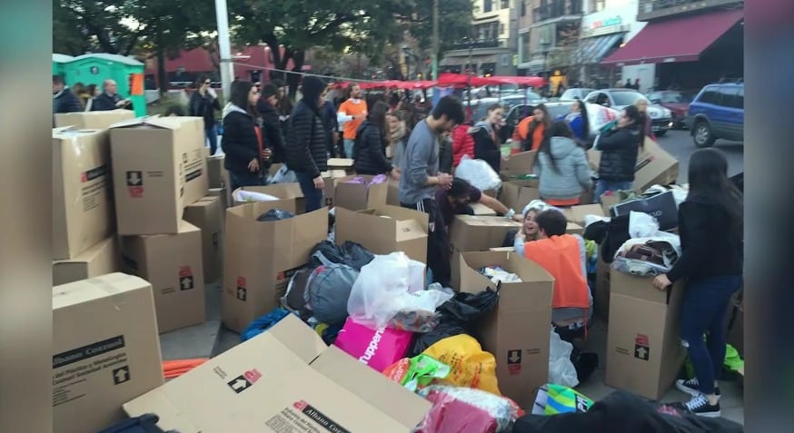 Los abrigos, frazadas y leche en polvo recabados son destinados directamente a organizaciones sociales que acompañan a personas en situación de calle