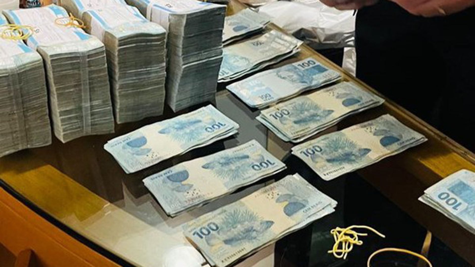 La Policía de Brasil allanó los domicilios de dos diputados afines a Jair Bolsonaro e incautaron dinero